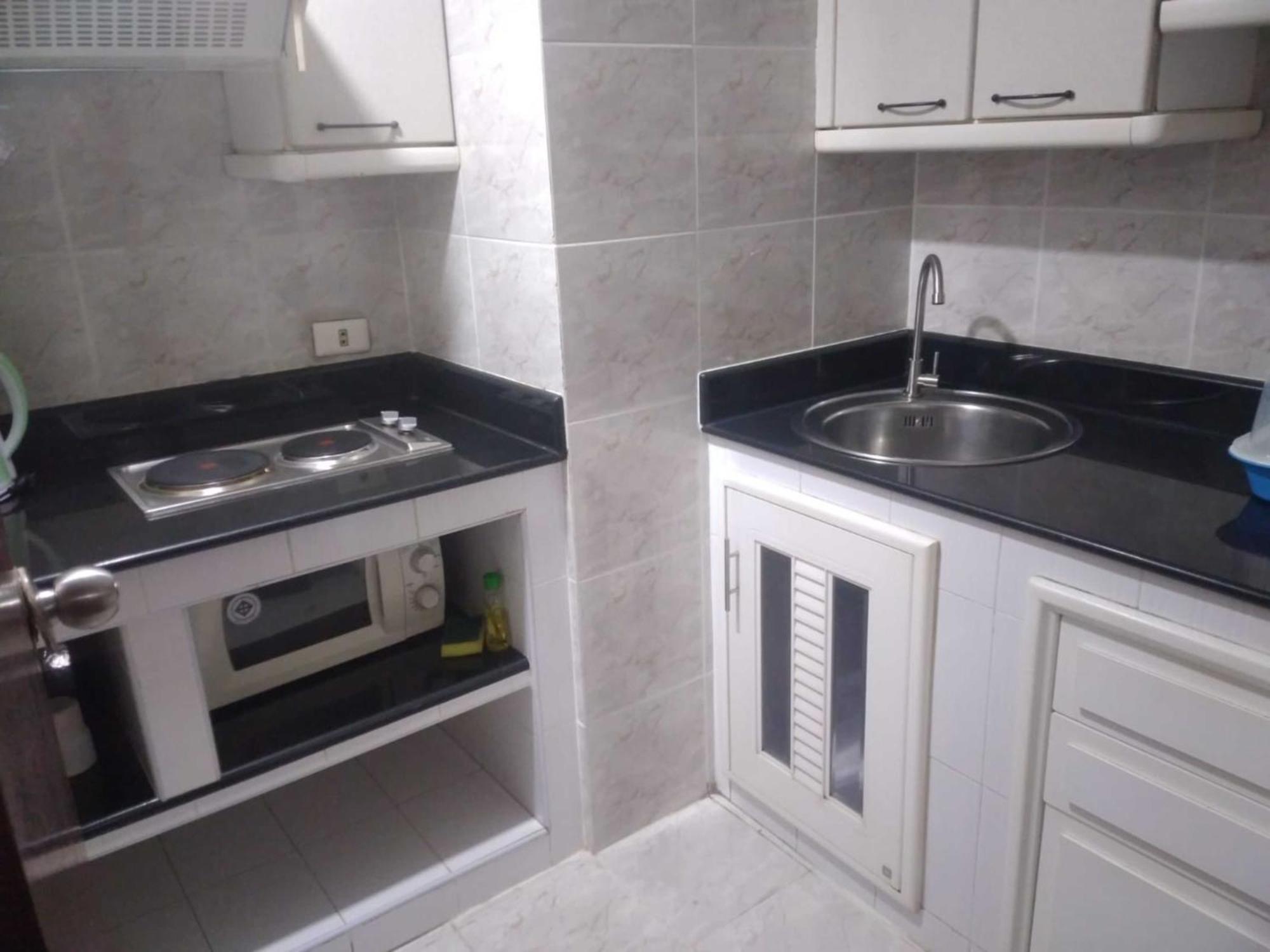 Affordable Serviced Apartments In Nana Omni Tower - Prime Sukhumvit Location Банкок Екстериор снимка