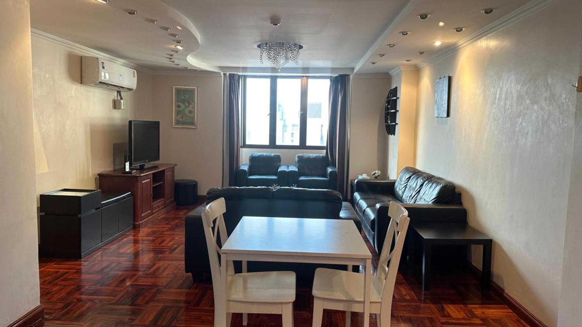 Affordable Serviced Apartments In Nana Omni Tower - Prime Sukhumvit Location Банкок Екстериор снимка