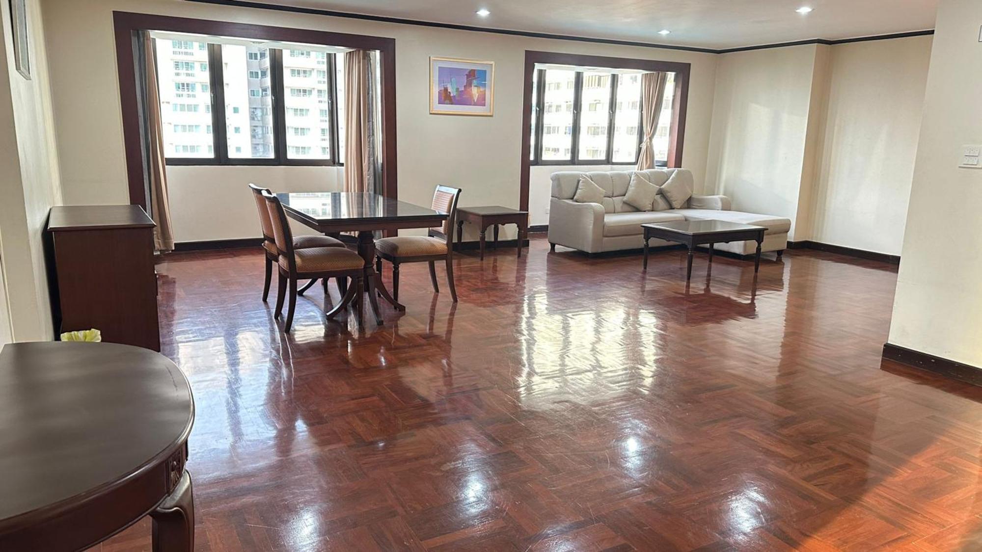 Affordable Serviced Apartments In Nana Omni Tower - Prime Sukhumvit Location Банкок Екстериор снимка