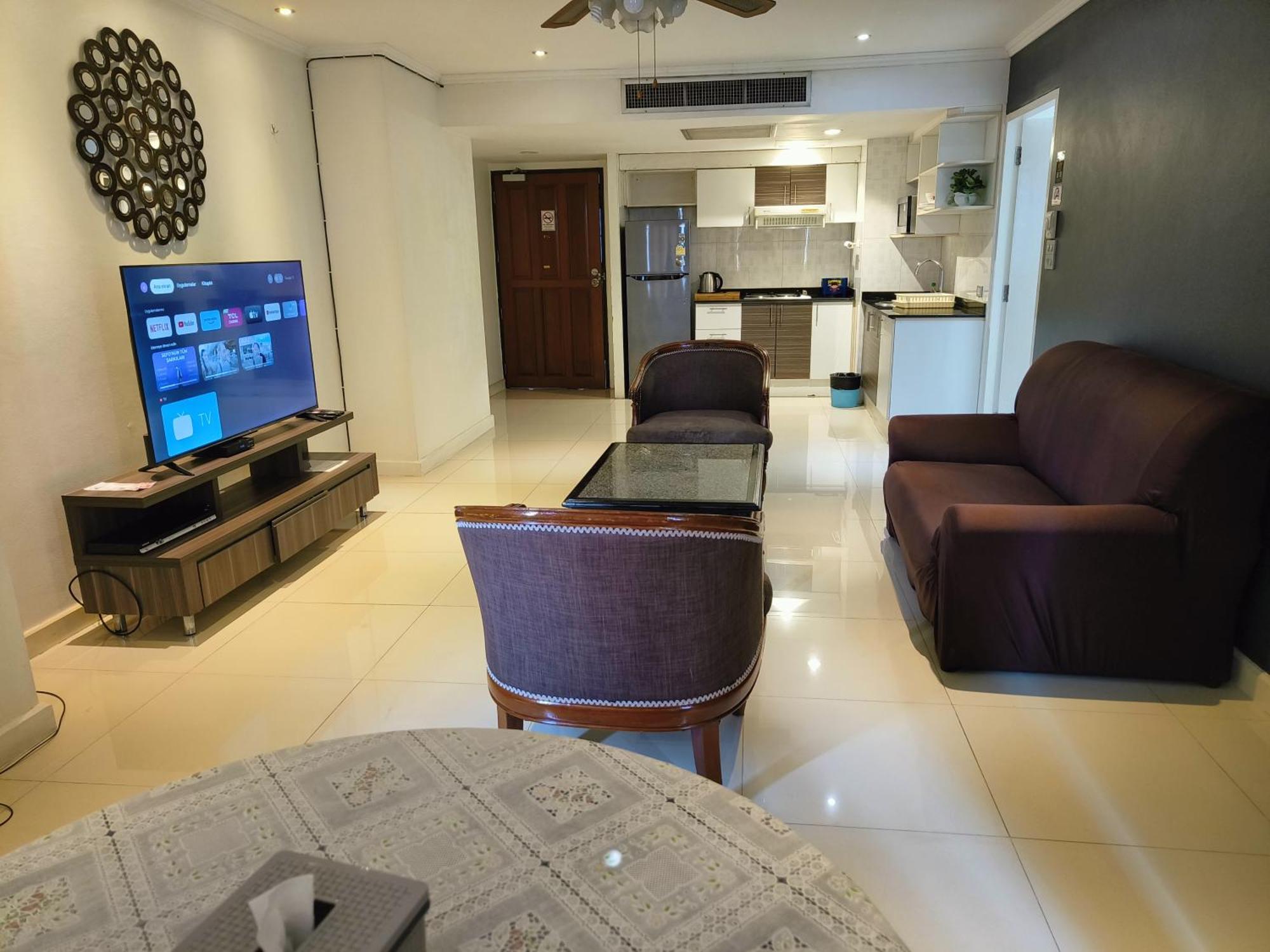 Affordable Serviced Apartments In Nana Omni Tower - Prime Sukhumvit Location Банкок Екстериор снимка