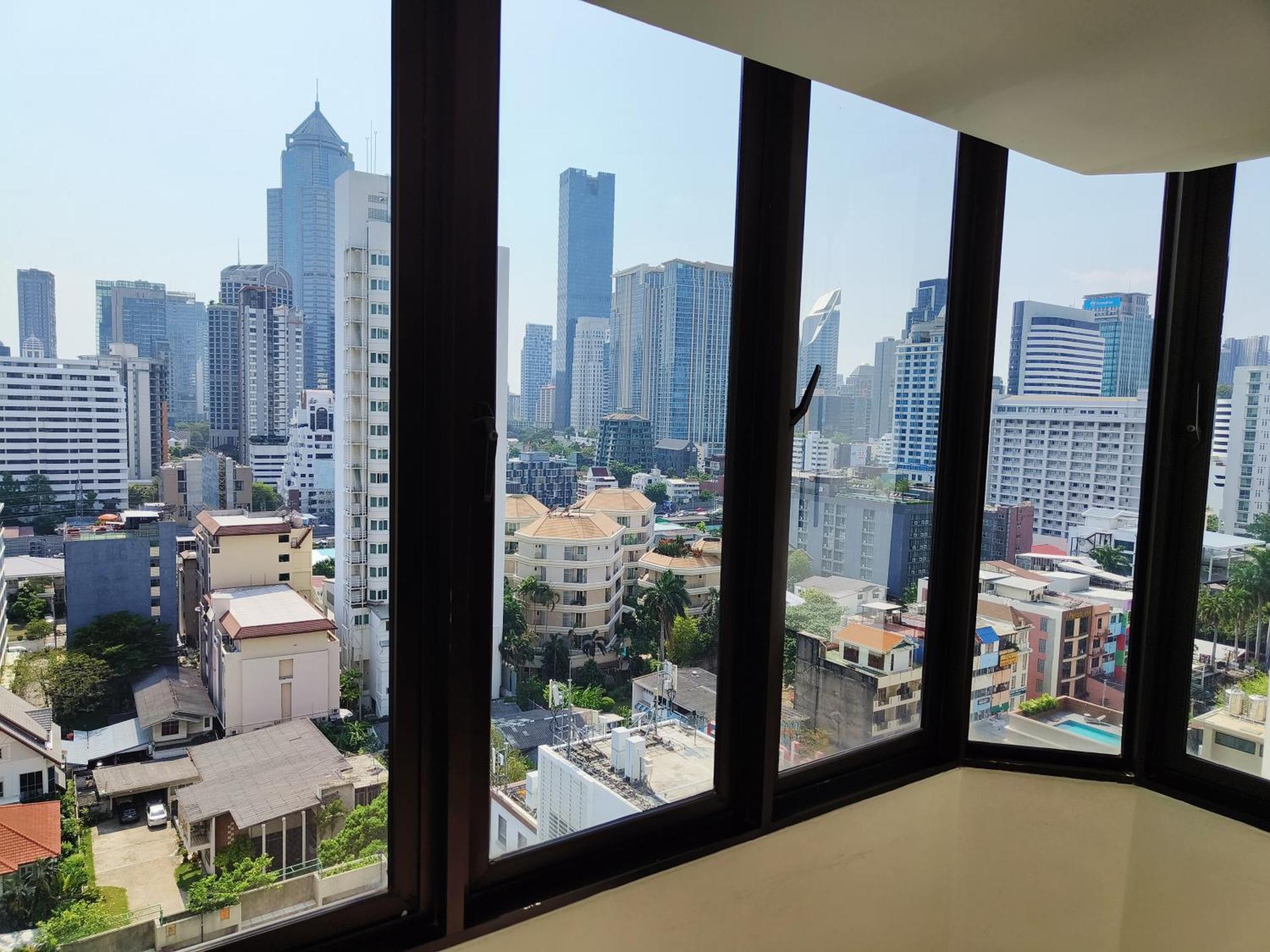 Affordable Serviced Apartments In Nana Omni Tower - Prime Sukhumvit Location Банкок Екстериор снимка