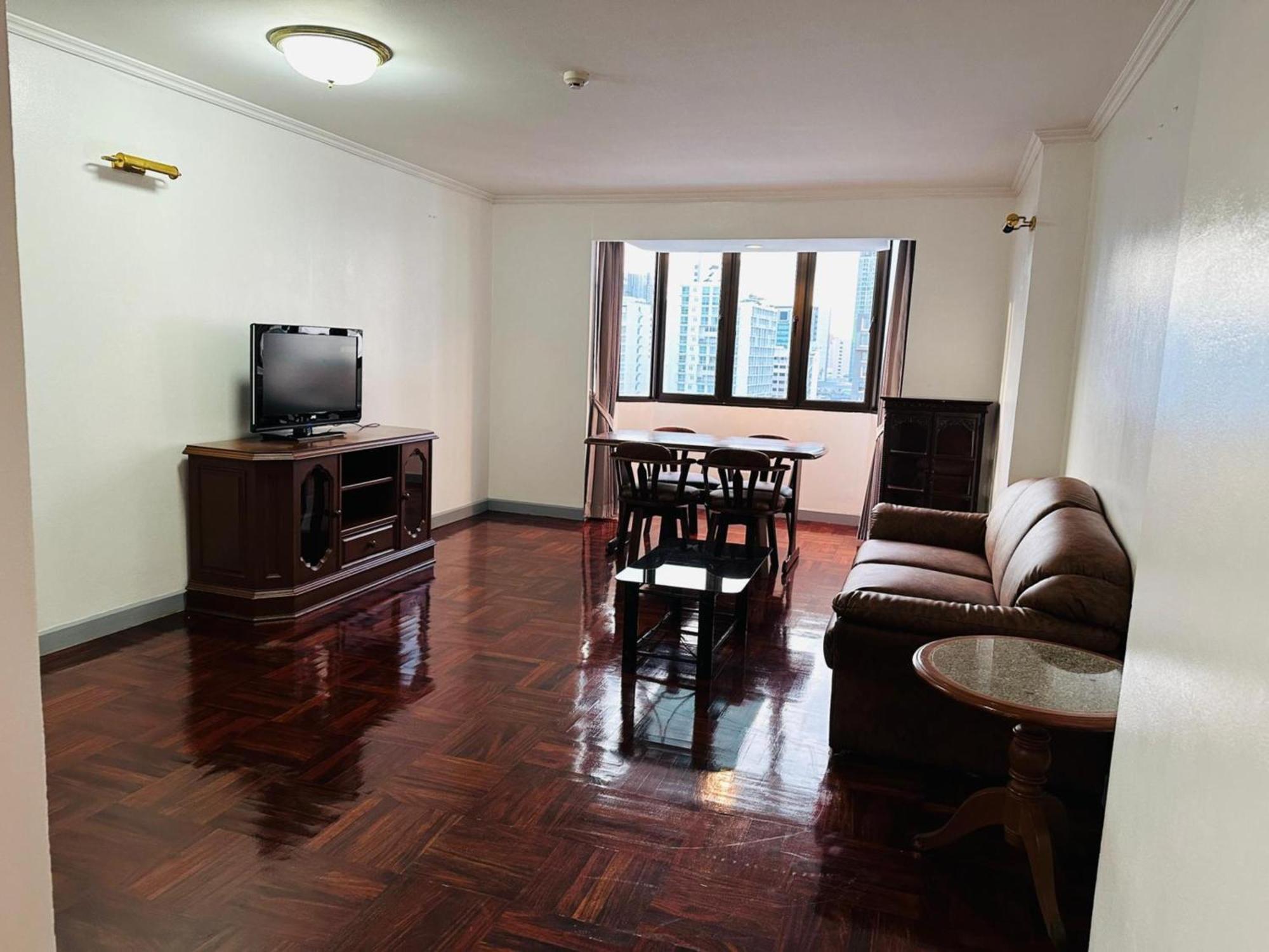 Affordable Serviced Apartments In Nana Omni Tower - Prime Sukhumvit Location Банкок Екстериор снимка