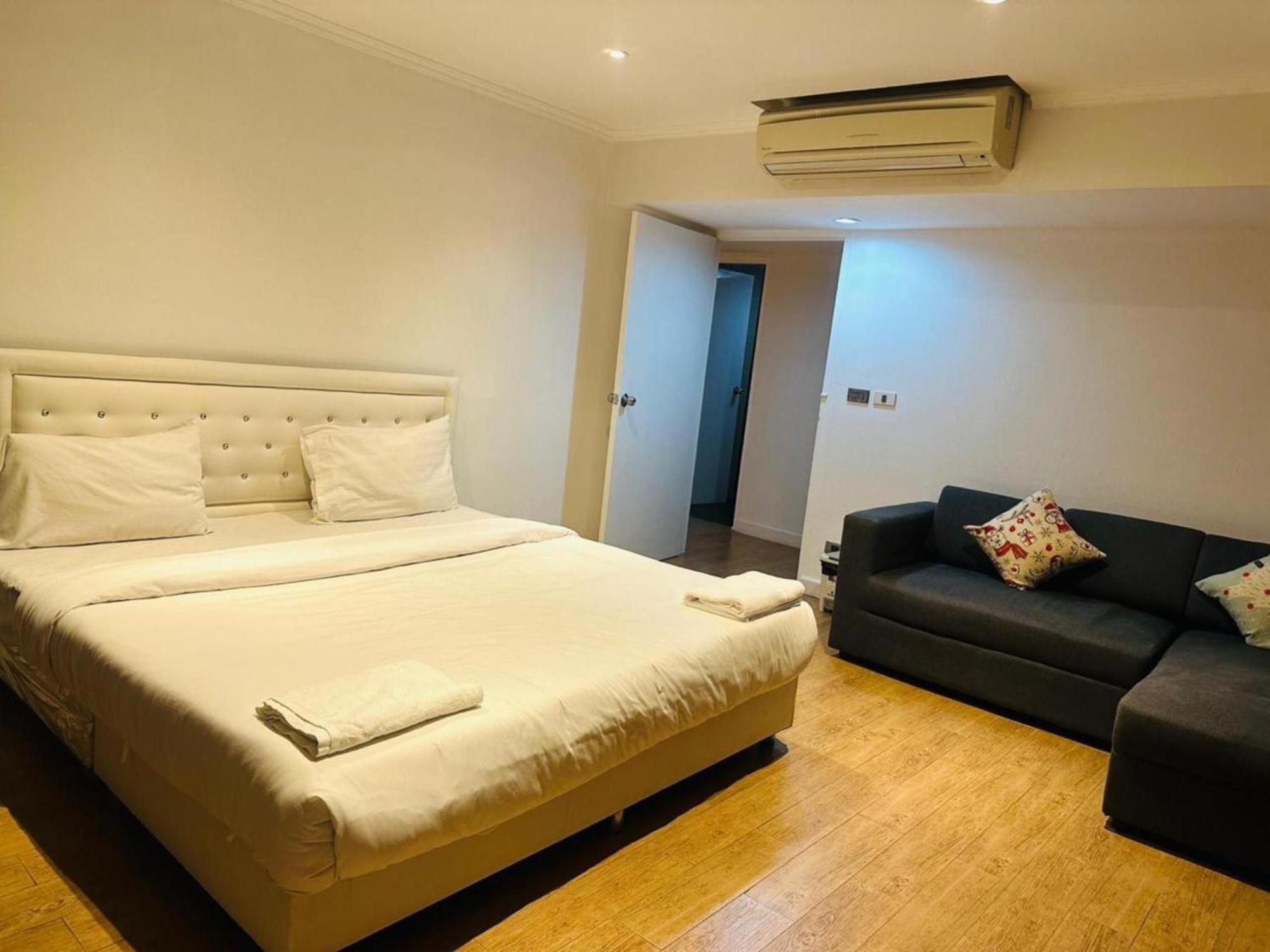 Affordable Serviced Apartments In Nana Omni Tower - Prime Sukhumvit Location Банкок Екстериор снимка