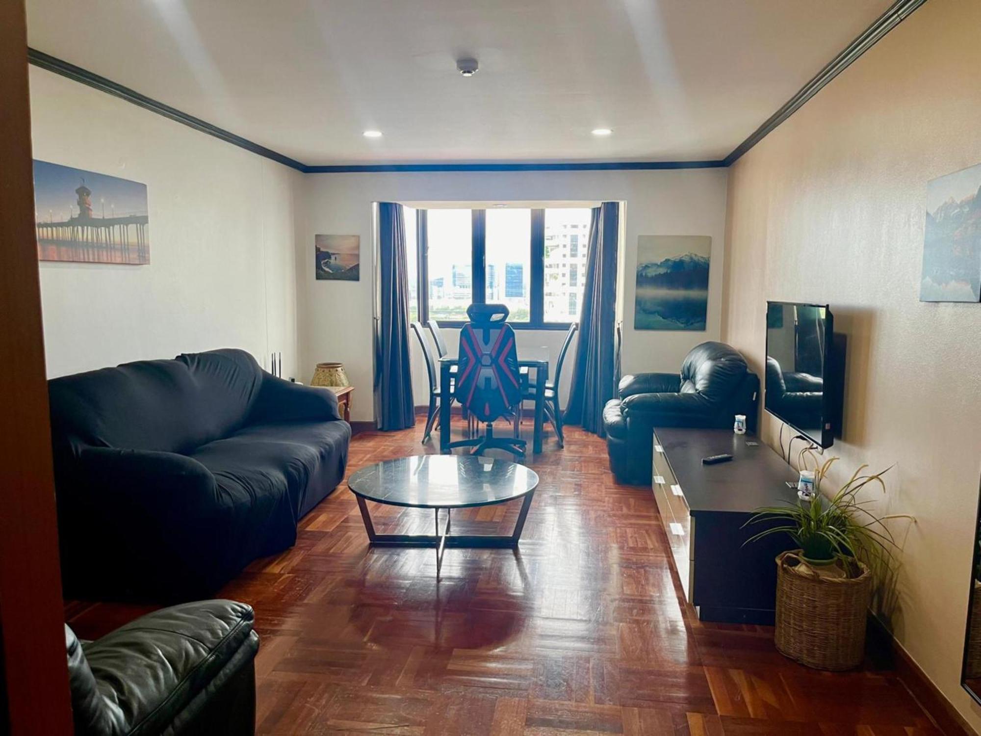 Affordable Serviced Apartments In Nana Omni Tower - Prime Sukhumvit Location Банкок Екстериор снимка